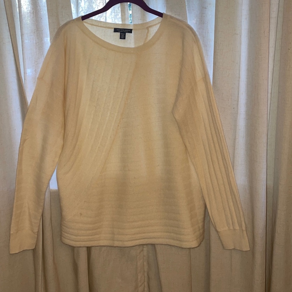 Ivory 100% cashmere size M Saks fifth avenue sweater.